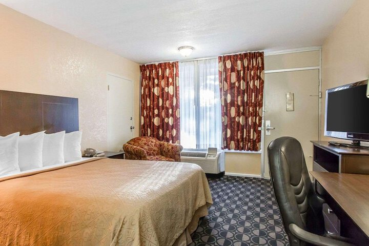 Room 10 of 43