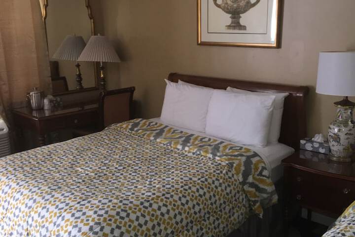 Room 28 of 81