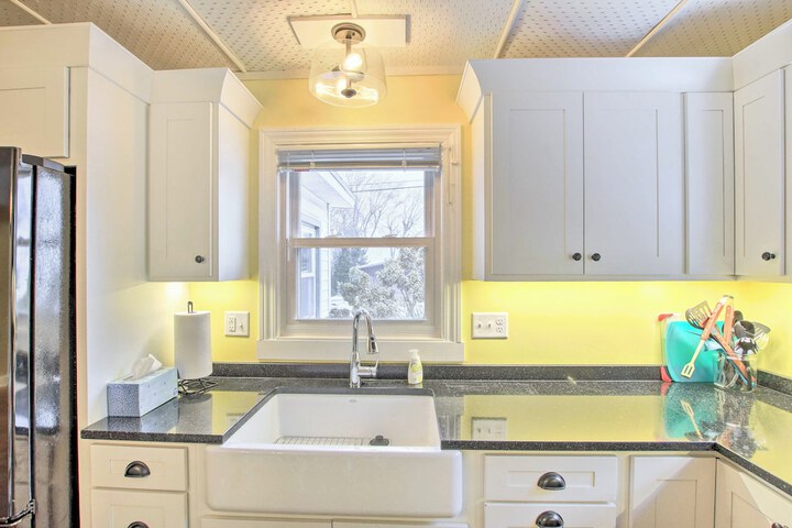 Green Lake Vacation Home w / Screened Porch!