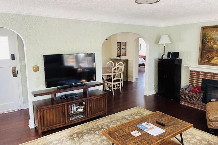 State Street Cottage Suite 2