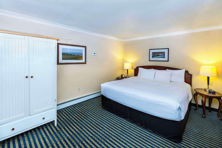 Quality Inn & Suites Garden of the Gulf