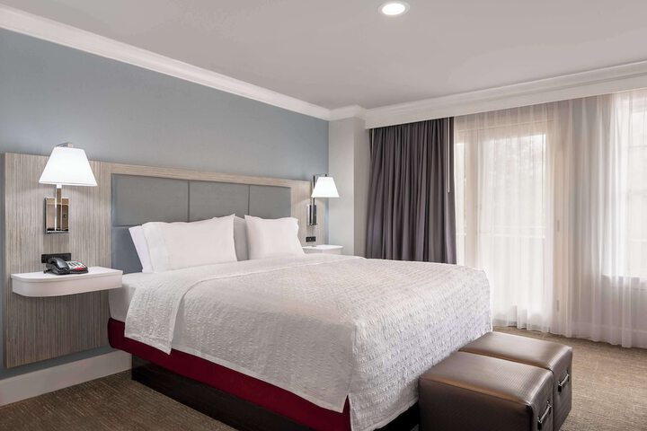 Hampton Inn & Suites Stamford