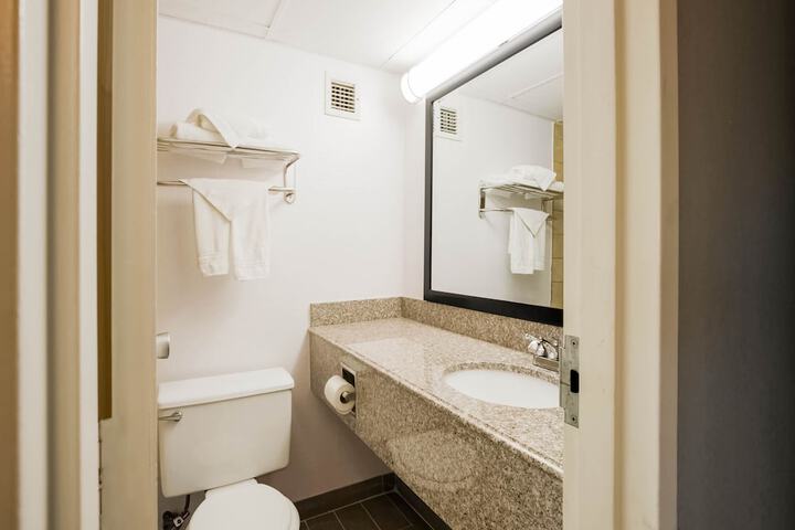 Room 32 of 49