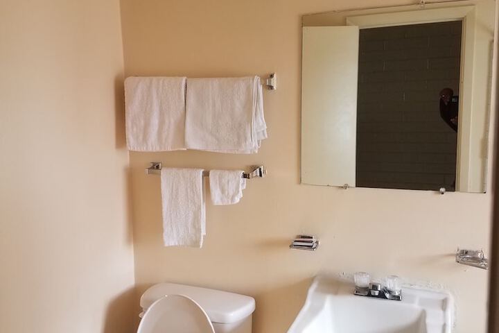 Room 8 of 14