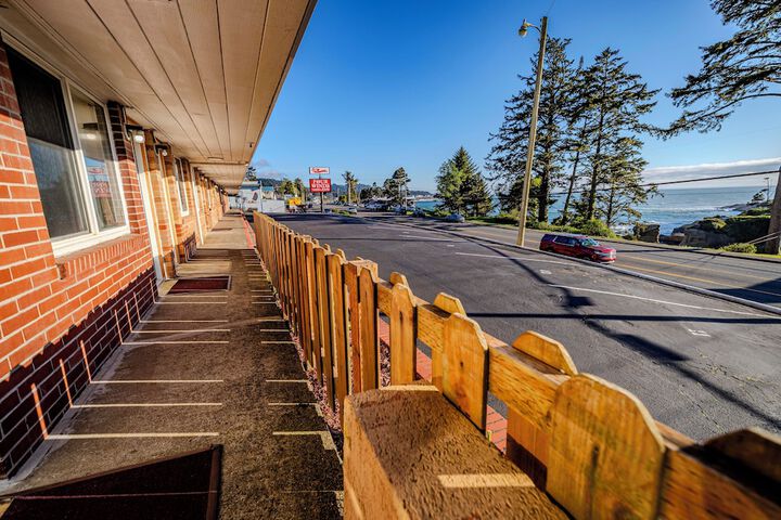 Four Winds Motel