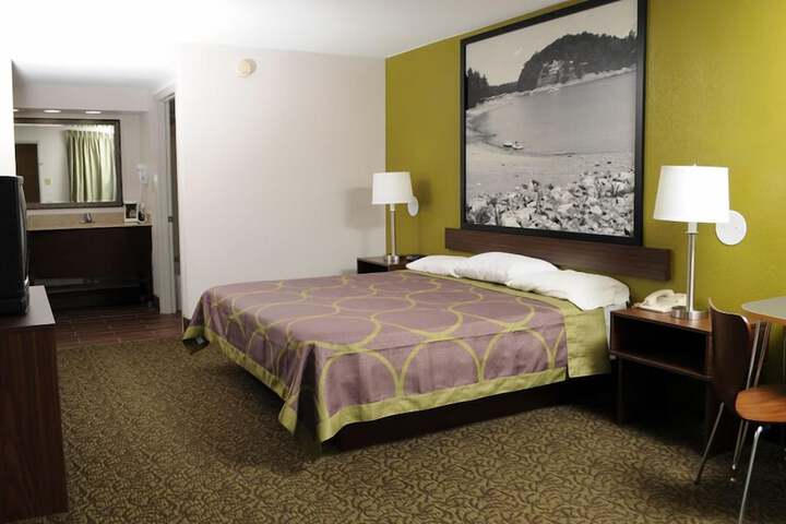 Room 20 of 28