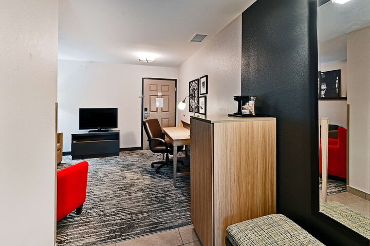 Country Inn & Suites by Radisson Bloomington-Normal Airport, IL