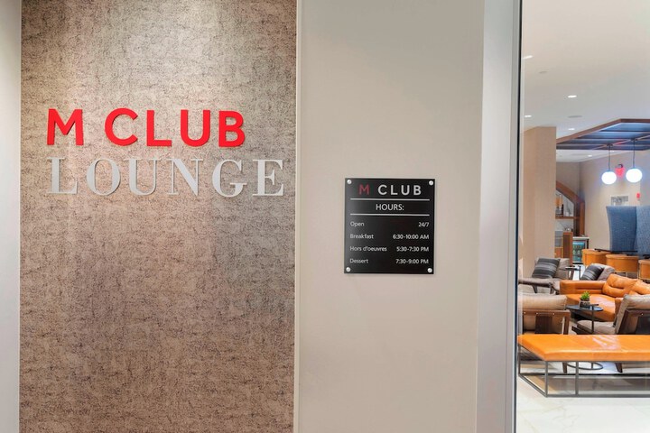 Lounge 66 of 73