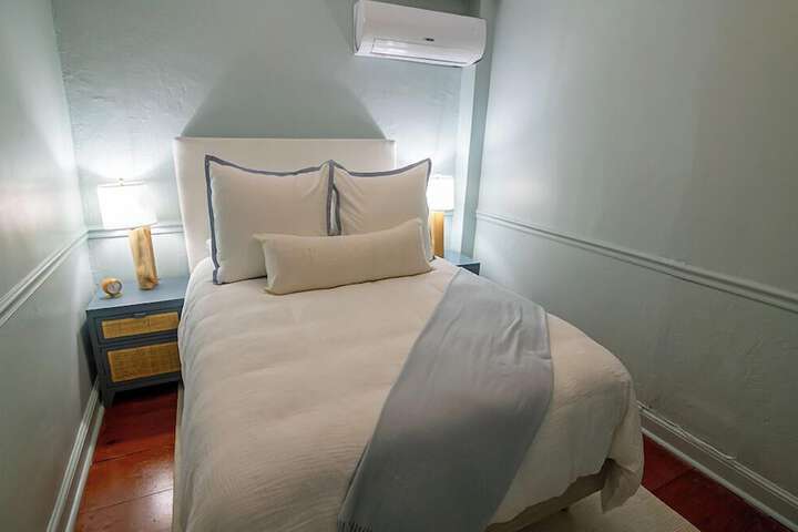 Room 9 of 39