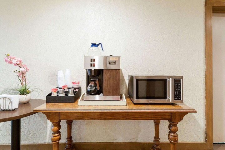 Breakfast/Coffee Service 32 of 36