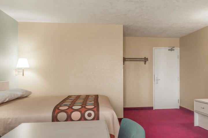 Room 5 of 14