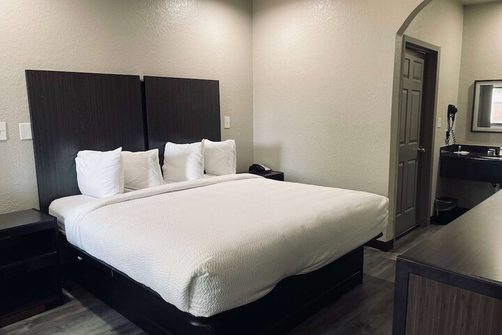 Days Inn by Wyndham Dickinson TX