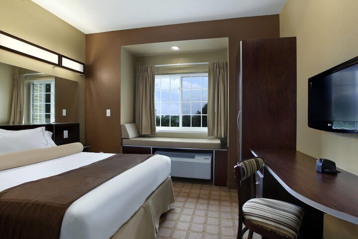 Microtel Inn & Suites by Wyndham Carrollton