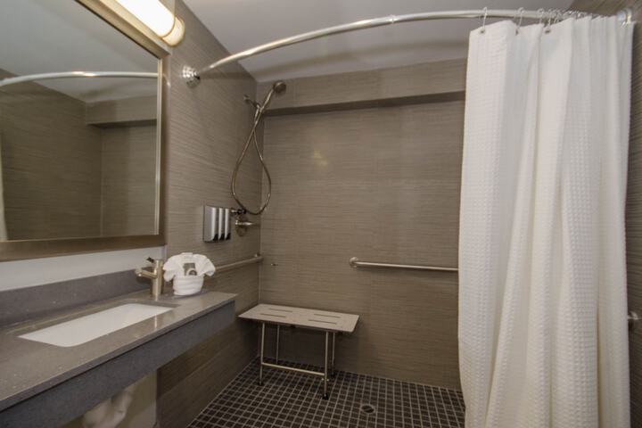 Room 13 of 27