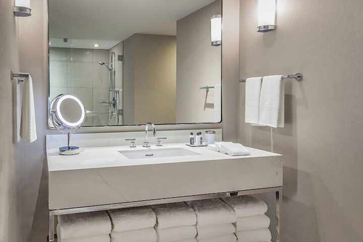 The Marquette Hotel Curio Collection by Hilton