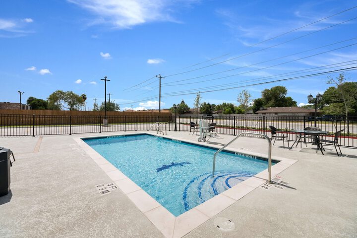 Pool 8 of 37