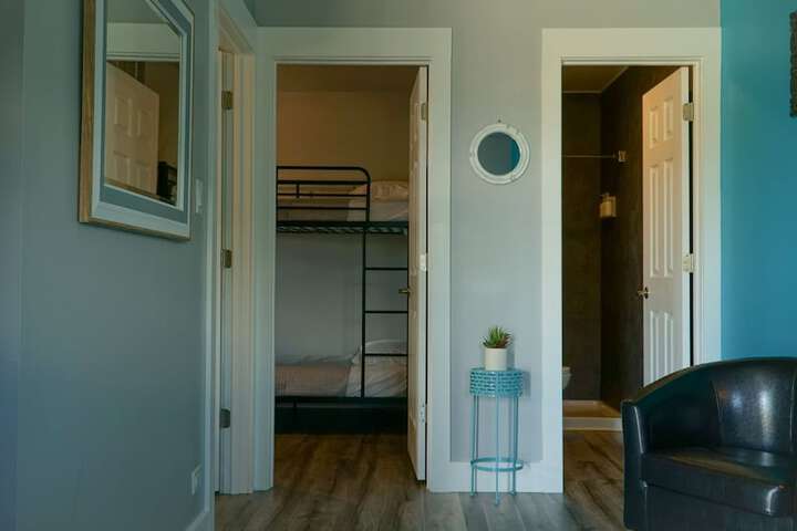 Room 102 of 118