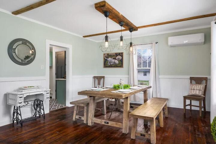 Charming 4 bedroom farmhouse with large backyard for entertaining