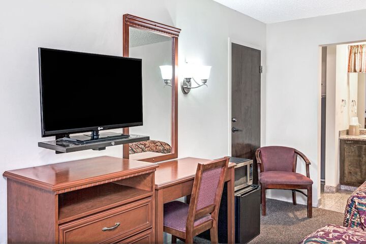 Room 25 of 32