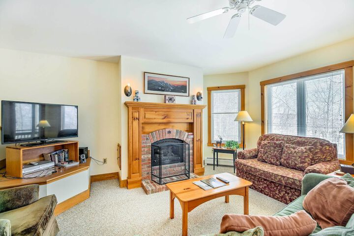 Inviting Ski-in / ski-out Condo at Jay Peak Resort!