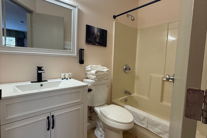 Nisswa Hotel and Suites