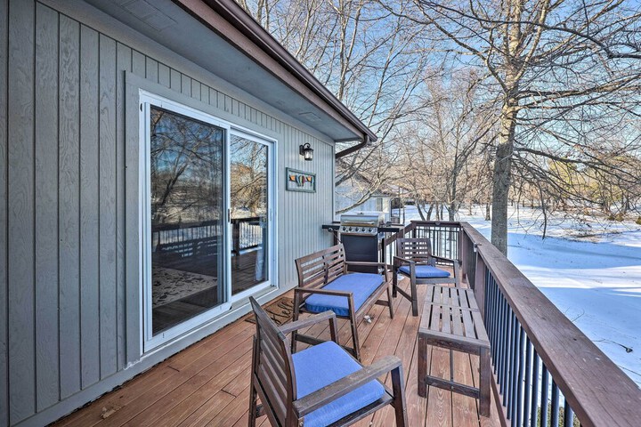 Bella Vista Home w / Deck + Trails: on Golf Course!