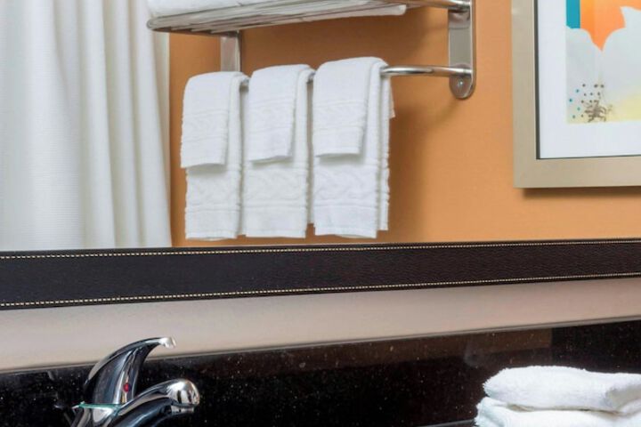 Fairfield Inn & Suites Victoria