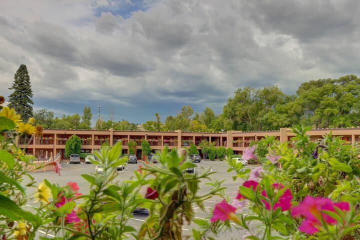 El Sendero Inn an Ascend Collection Hotel