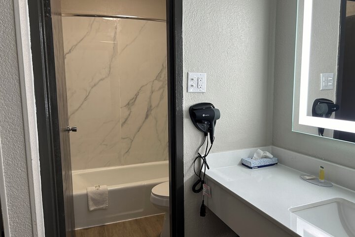 Days Inn by Wyndham Hinesville Near Fort Stewart