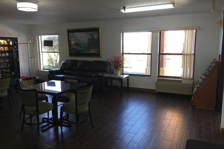 Arlington Inn & Suites