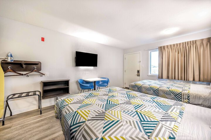 Room 13 of 27