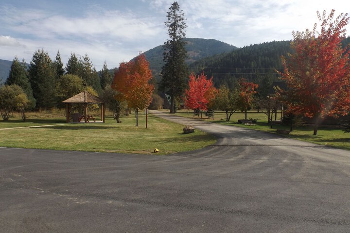 Property Grounds 27 of 32