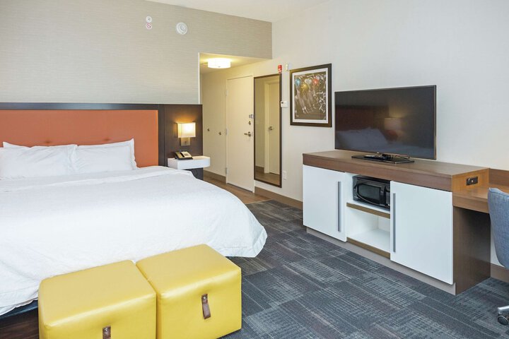 Hampton Inn & Suites Morgantown / University Town Centre