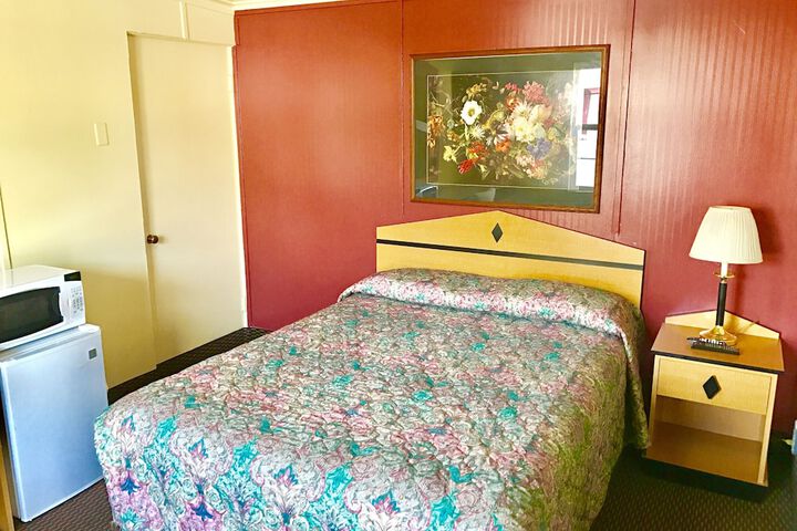 Room 12 of 25