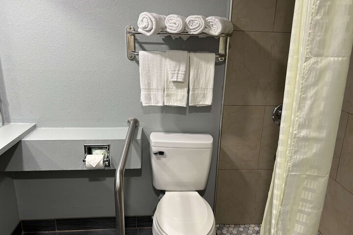 Room 32 of 32