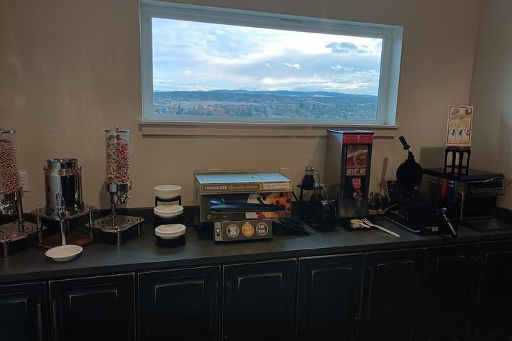 Dining 19 of 25