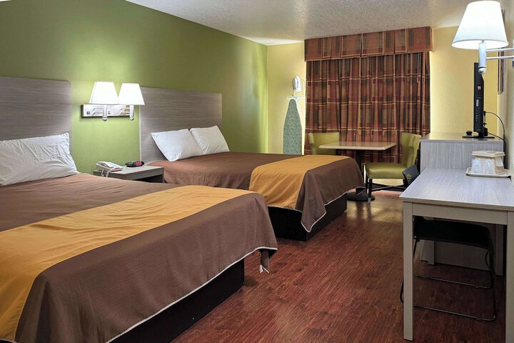 Room 8 of 16