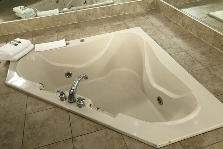 Hot Tub 69 of 73