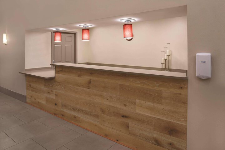 Country Inn & Suites by Radisson Waterloo, IA
