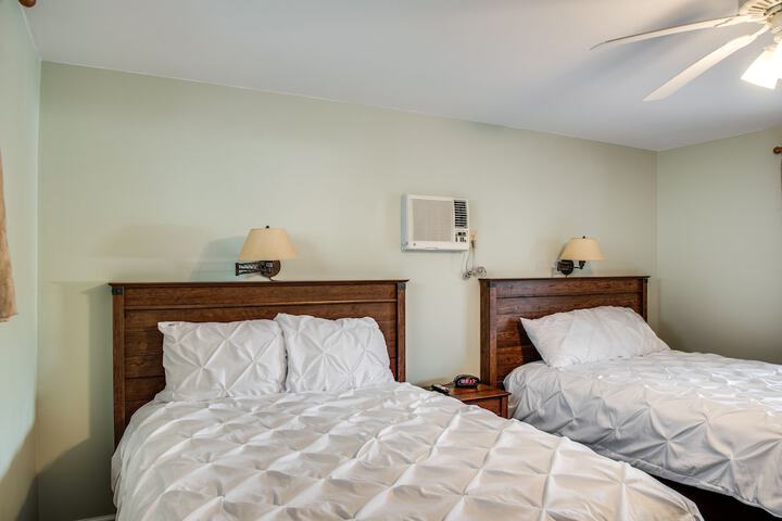 Room 27 of 102