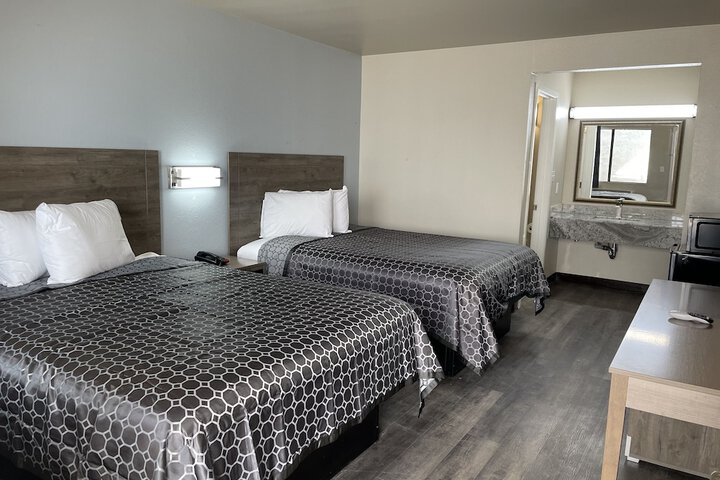 Room 5 of 11