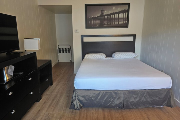 H & H Motor Lodge