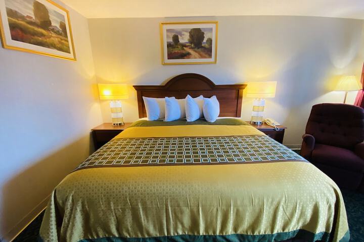 Room 8 of 16
