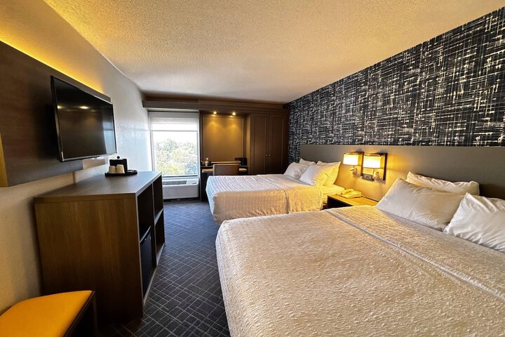 Pittsburgh Airport Inn and Suites