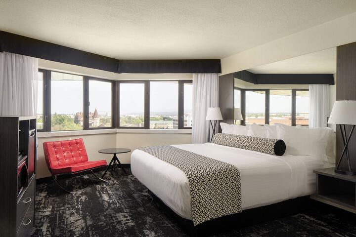 Room 51 of 77