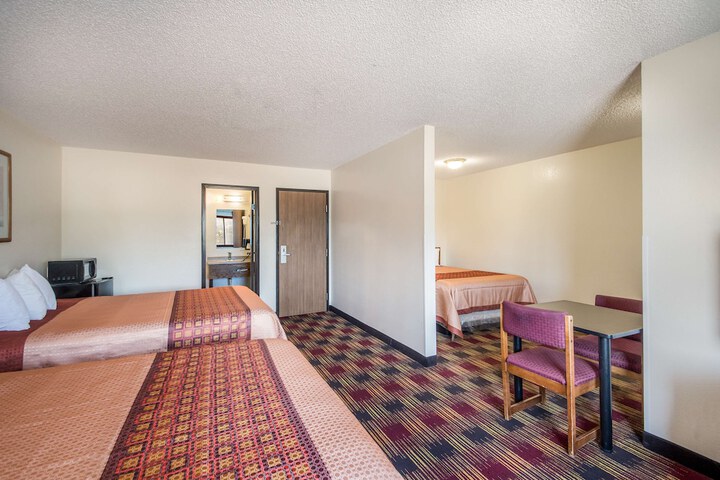 Americas Best Value Inn & Suites Harrisonville