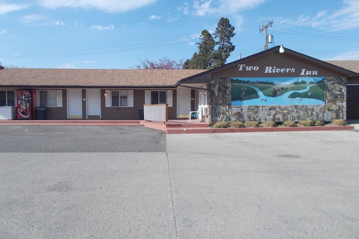 Two Rivers Inn West