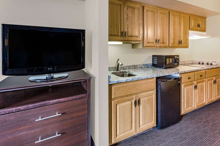 AmericInn by Wyndham Hotel and Suites Long Lake