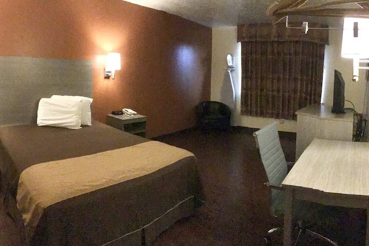 Room 14 of 16