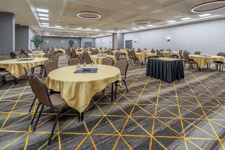 Holiday Inn & Suites Wausau-Rothschild by IHG